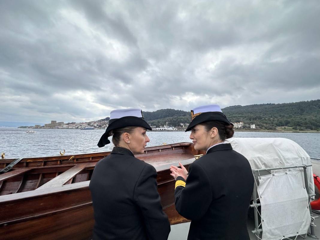 İlk kadın amirali Gökçen Fırat Deniz Harp Okulu öğrencileriyle TCG Nusret'te buluştu 21